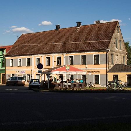 Restaurace Na Krizovatce Appartement Božanov Buitenkant foto
