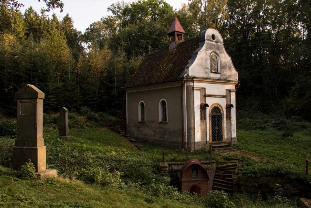 Restaurace Na Krizovatce Appartement Božanov Buitenkant foto