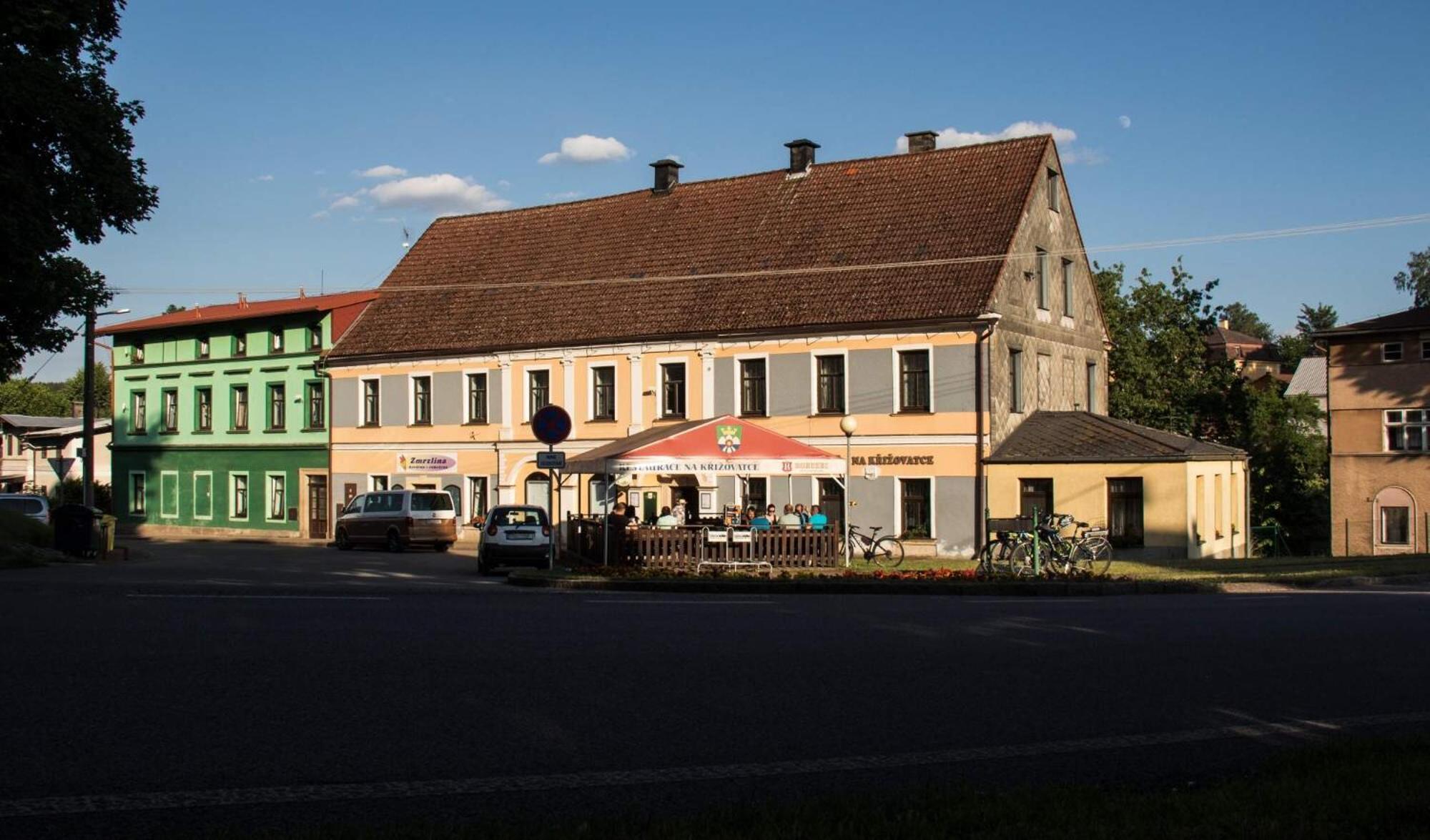 Restaurace Na Krizovatce Appartement Božanov Buitenkant foto