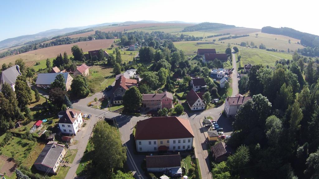 Restaurace Na Krizovatce Appartement Božanov Buitenkant foto