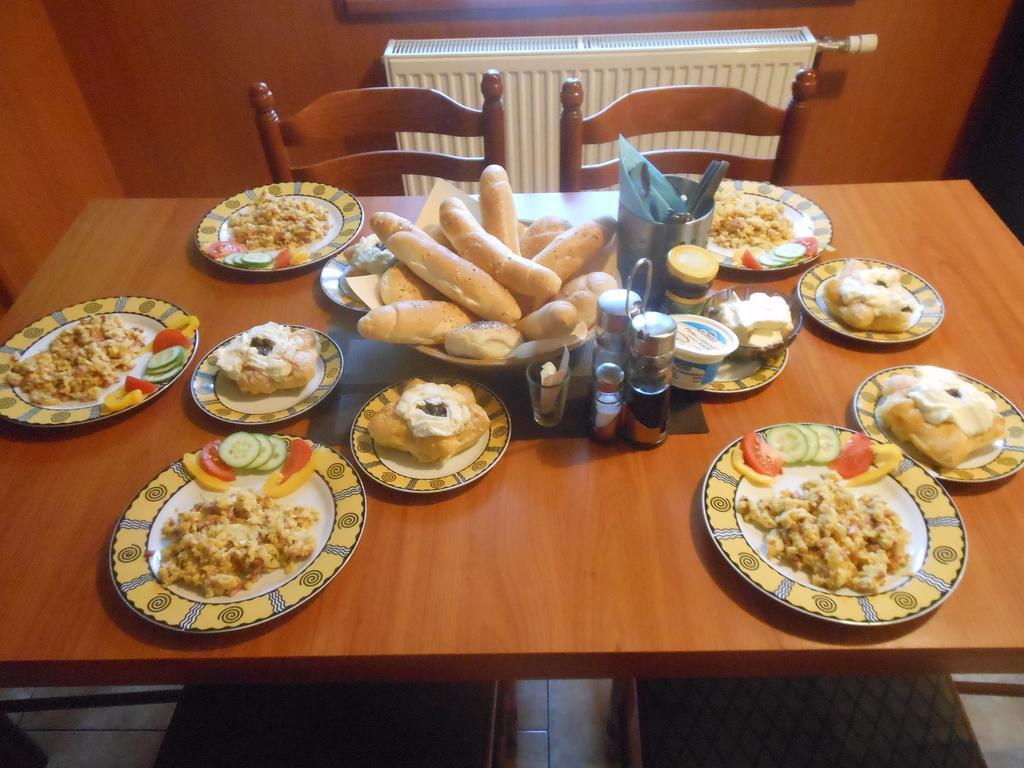 Restaurace Na Krizovatce Appartement Božanov Buitenkant foto