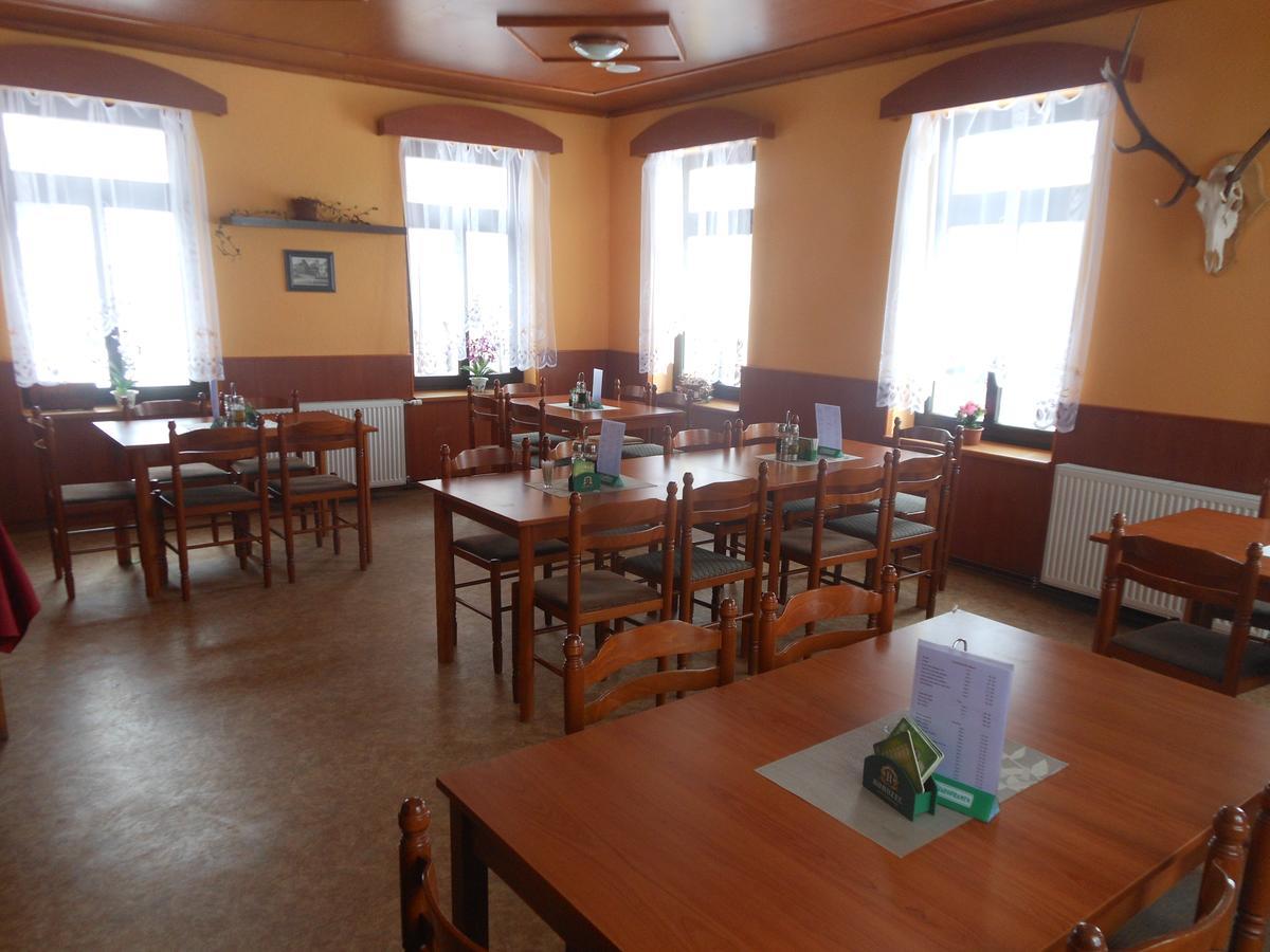 Restaurace Na Krizovatce Appartement Božanov Buitenkant foto